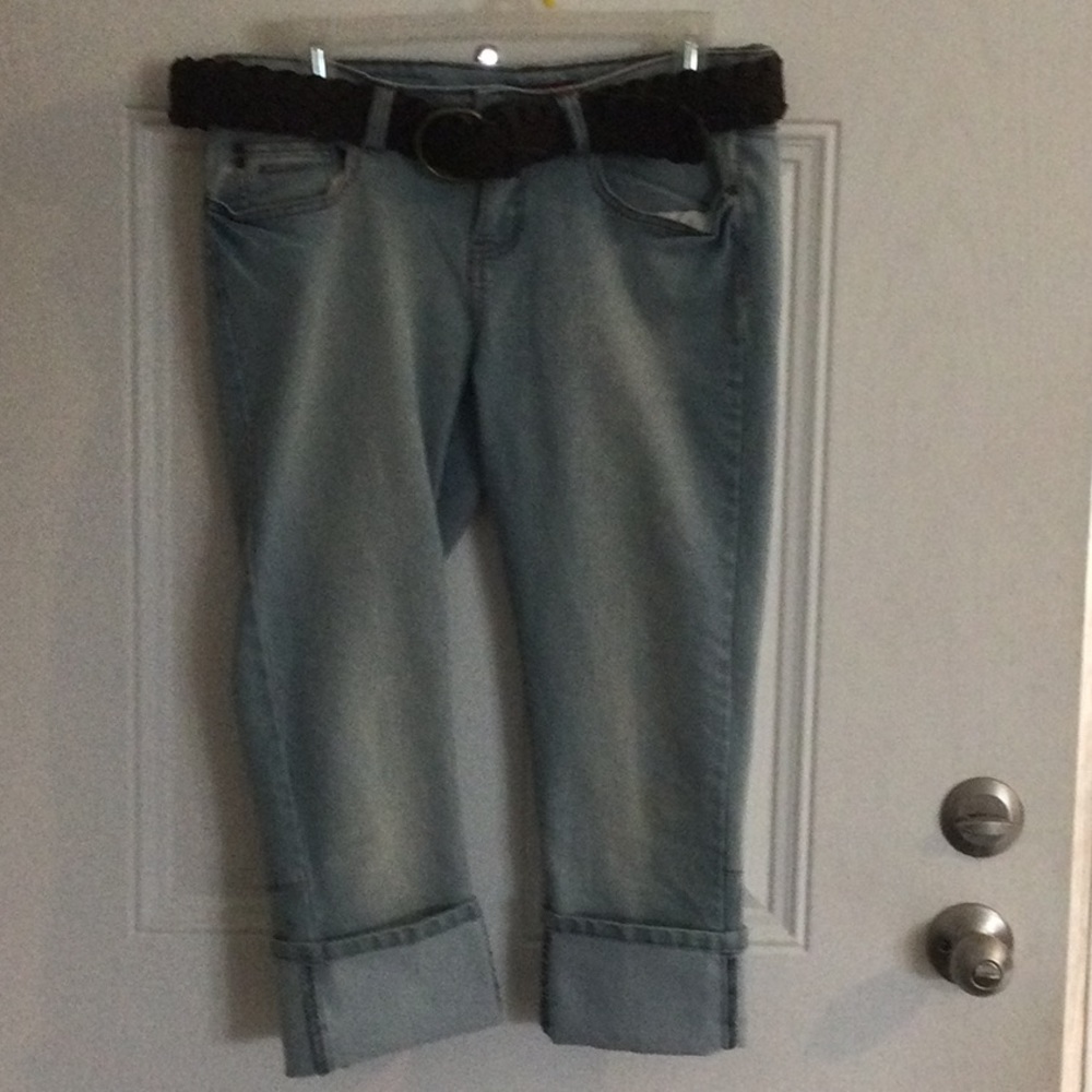 Red Rivet Jean Wide-Cuff Capris